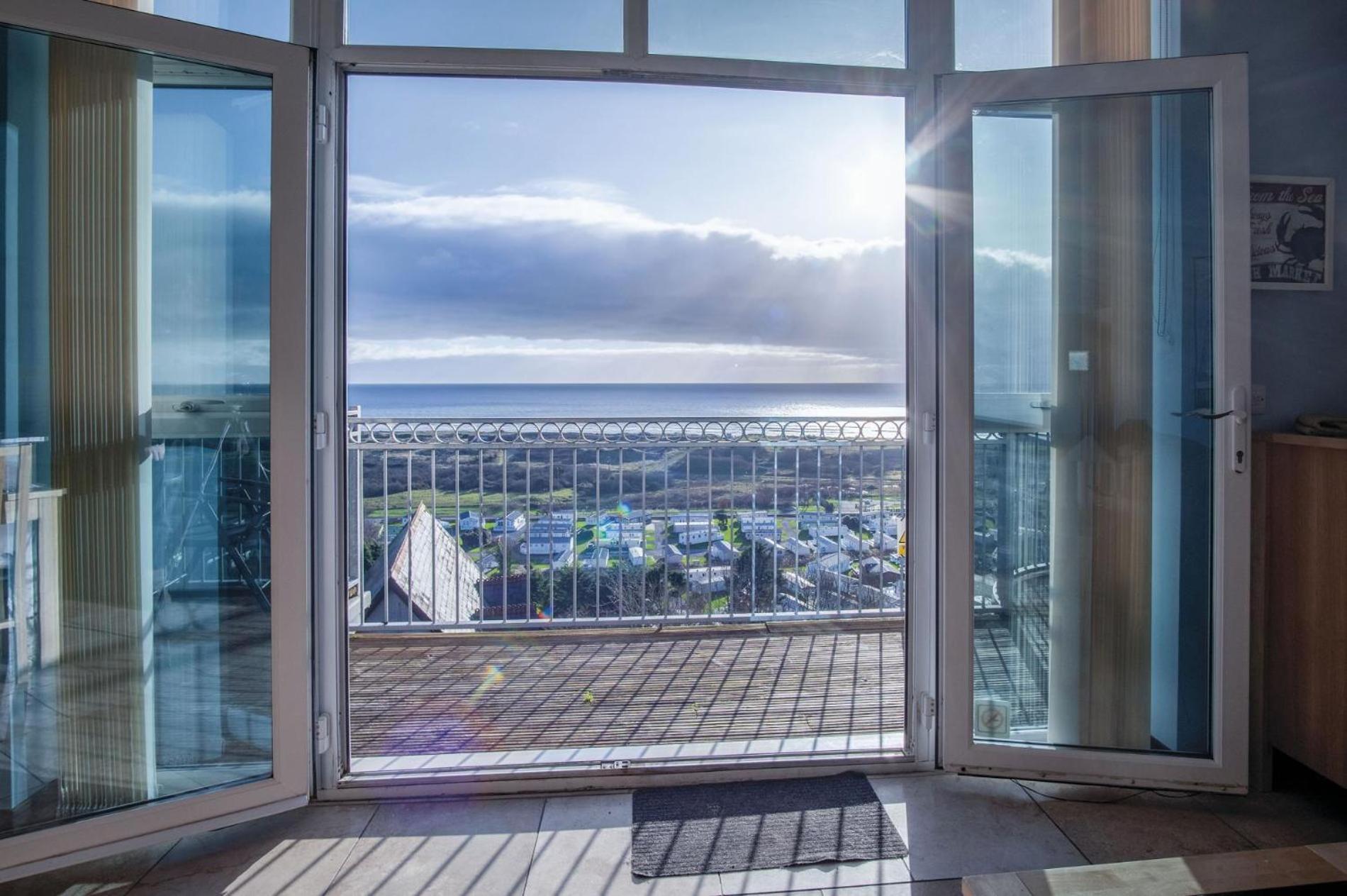 Ewyn Y Don - 2 Bedroom Apartment - Pendine Exterior foto